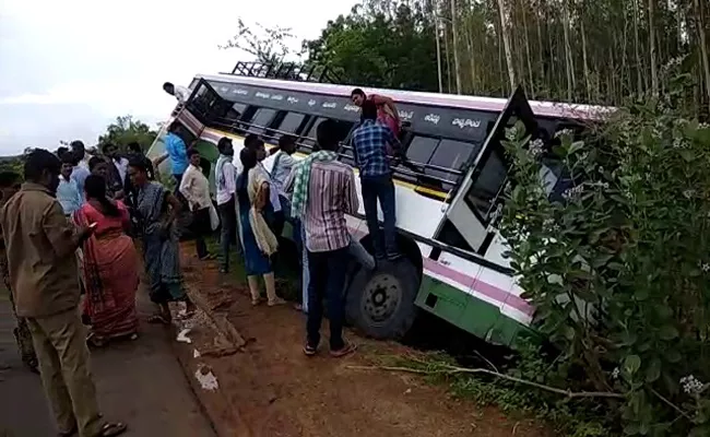 Bus  Crashed Into The Valley In Warangal - Sakshi