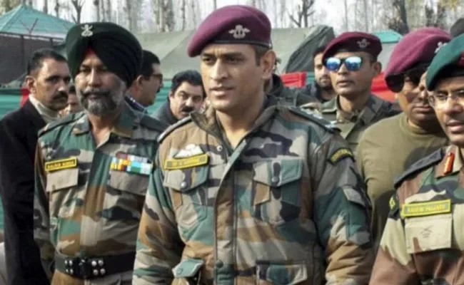 MS Dhoni To Start Guard Duty in Kashmir as Honorary Lieutenant Colonel - Sakshi