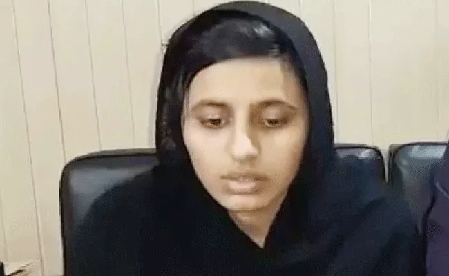 Sikh Girl Allegedly Kidnapped In Pakistan Returns Family Denied Reports - Sakshi