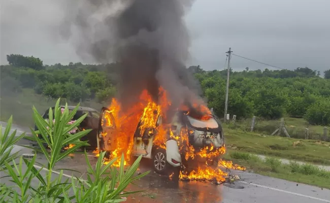 Two Cars Collide and Catches Fire in Suryapet - Sakshi