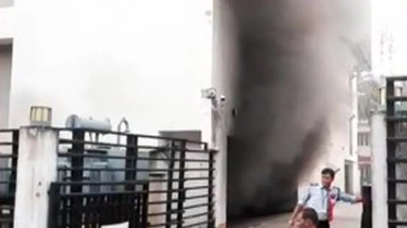 Massive Fire Breaks Out In Kolkata Mall - Sakshi