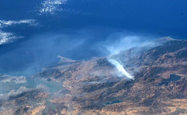Astronaut Shares California Wildfires Photos From Space - Sakshi