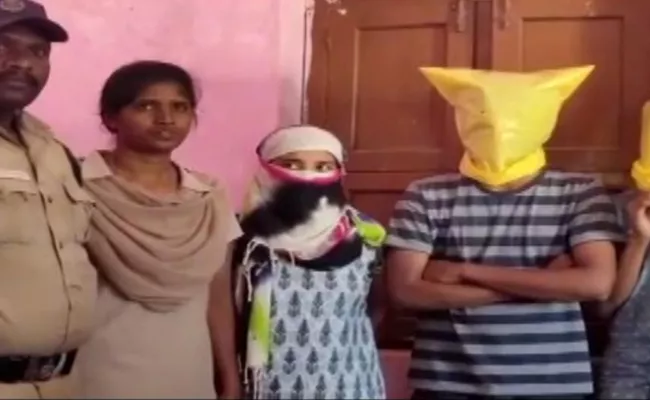 Police Arrested Honey Trap Gang Case In East Godavari - Sakshi