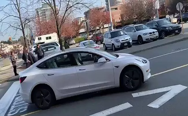 Tesla Car Went Wrong The Way - Sakshi