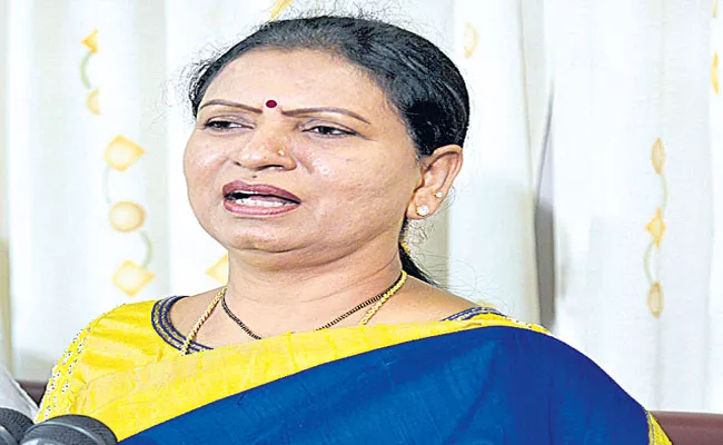 DK Aruna Fires On KCR About Liquor Shops  - Sakshi