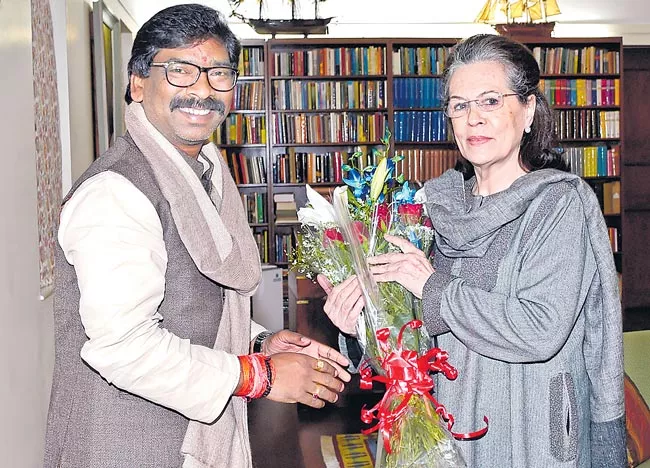 Jharkhand CM-designate Hemant Soren Meets Sonia Gandhi - Sakshi