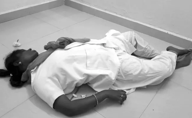 Staff Nurse Committed Suicide In Palakonda - Sakshi