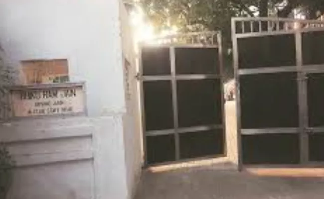 Salman Rushdies Ancestral House Valued By Delhi High Court - Sakshi
