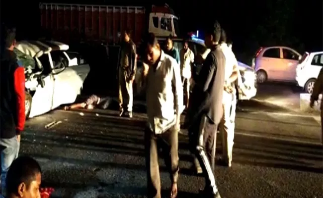 Person Died In Road Accident In Nalgonda - Sakshi