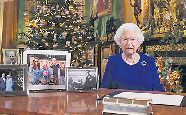 Queen Elizabeth Work Report In Family - Sakshi