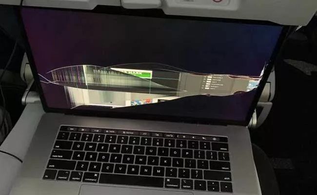Man Blasts Delta Airlines After His Laptop Is Smashed By Passenger - Sakshi