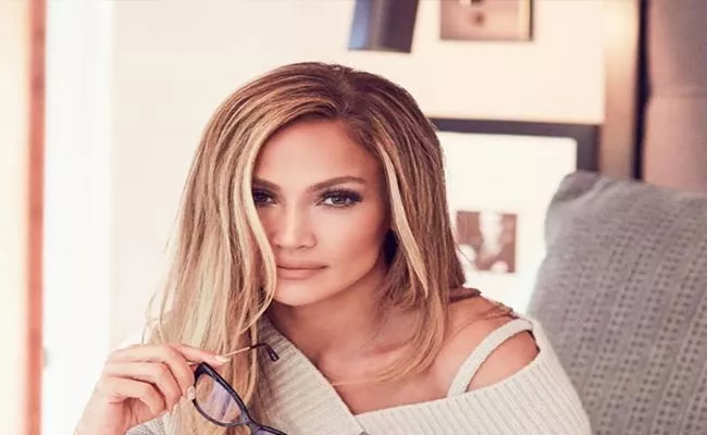 New York Photographer Filed Case On Jennifer  Lopez - Sakshi