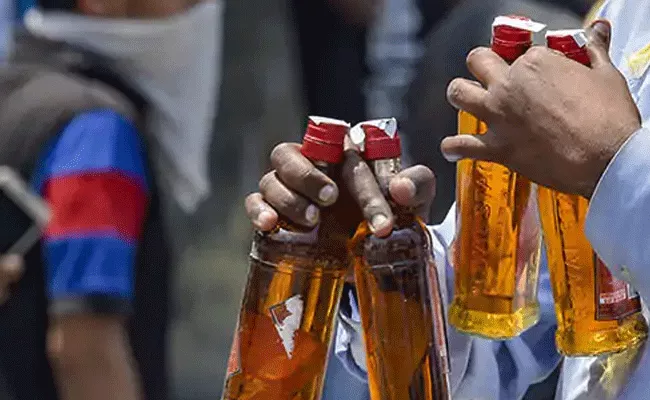 Maharashtra Allows Alcohol Home Delivery Amid Lockdown - Sakshi