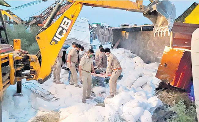 22 migrant workers eliminate in Madhya Pradesh road accident - Sakshi