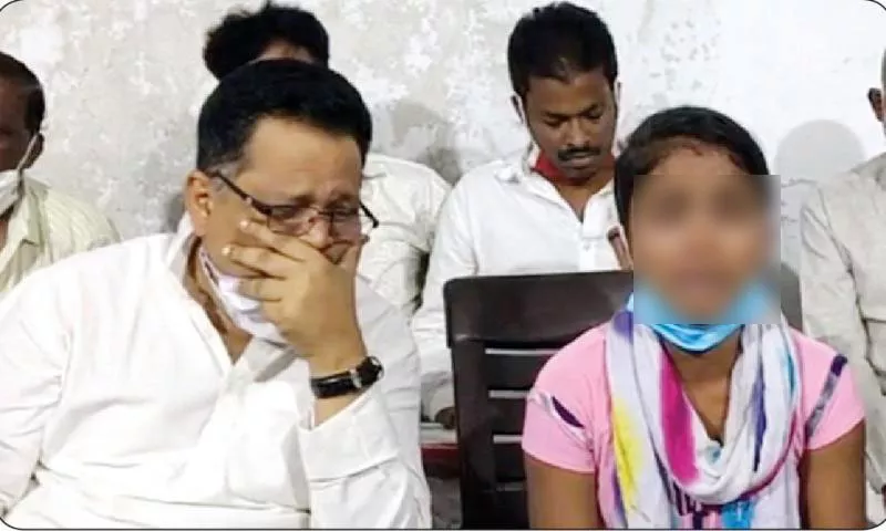 Former MP Pradeep Majhi Who Rescued Girl - Sakshi