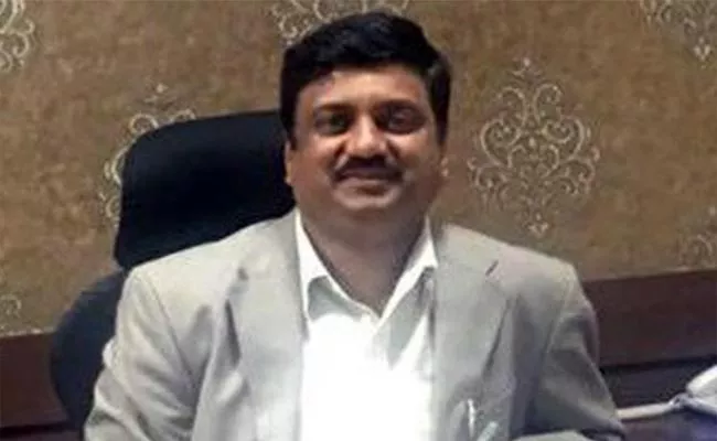 IAS Officer BM Vijay Shankar Deceased Who Commits IMA Ponzi Scam - Sakshi