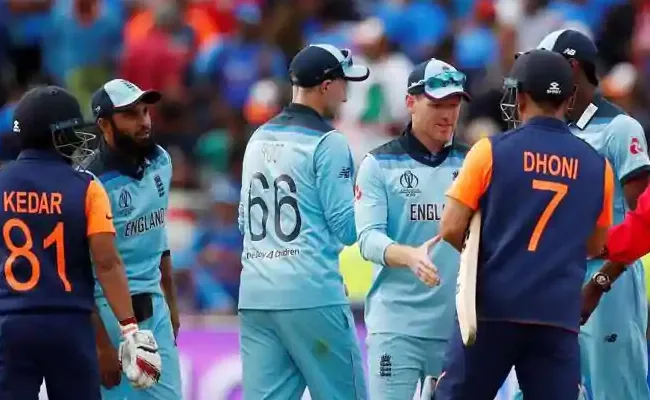 Team India Intentionally Losing To England, Abdul Razzaq - Sakshi