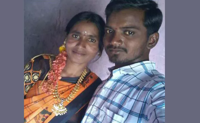 Wife And Husband Commits End Lives in Adilabad - Sakshi
