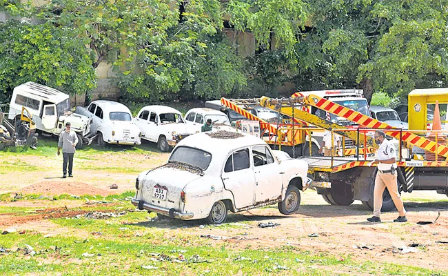 Telangana Government Will Demolish Old Secretariat Very Soon  - Sakshi
