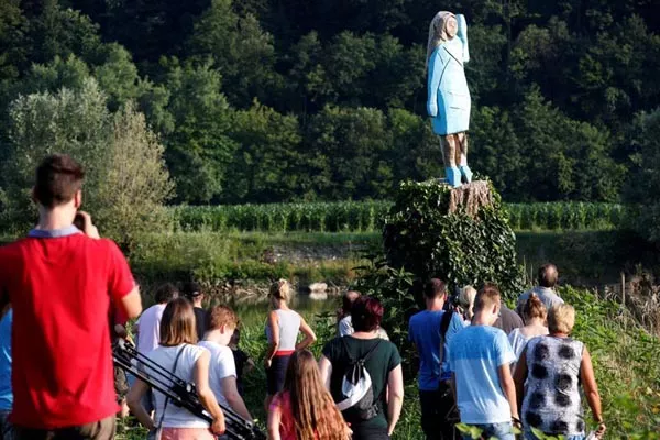 Melania Trump Statue Set On Fire In Slovenia - Sakshi