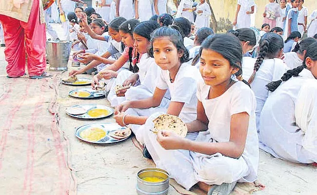 Central Government Hopes To Provide Students With Lunch As Well As Breakfast - Sakshi