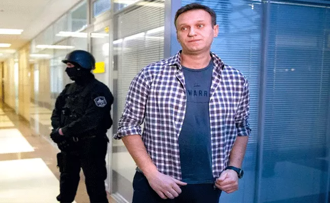 Putin Opponent Navalny in Coma, Poisoning Attack Done On Him - Sakshi
