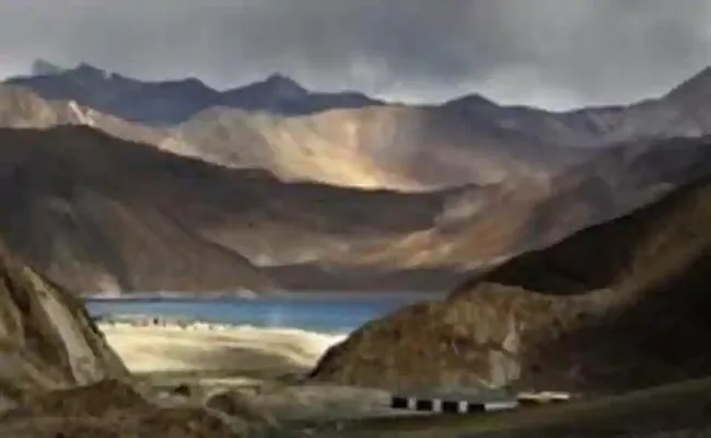 China is PLA in race to reach the green line in Ladakh - Sakshi
