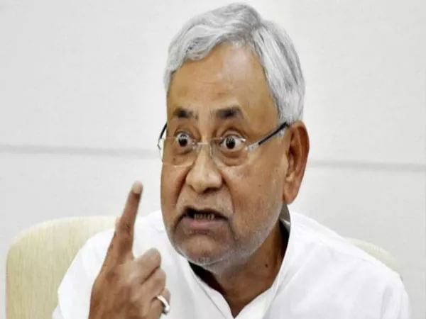 Stone Pelting on CM Nitish Kumar in Bihar Election Campaign  - Sakshi