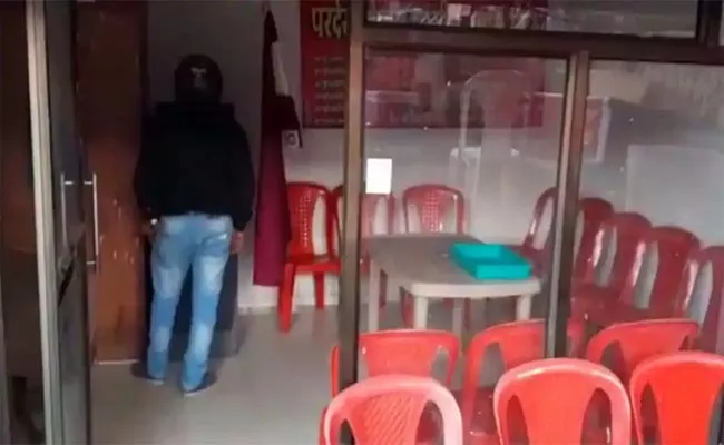 A Man Turns ATM In to Juice Shop in Amaravati, Maharastra - Sakshi