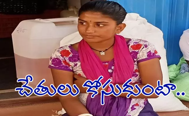 Mentally Ill Young Woman Is Wandering In Kurnool - Sakshi
