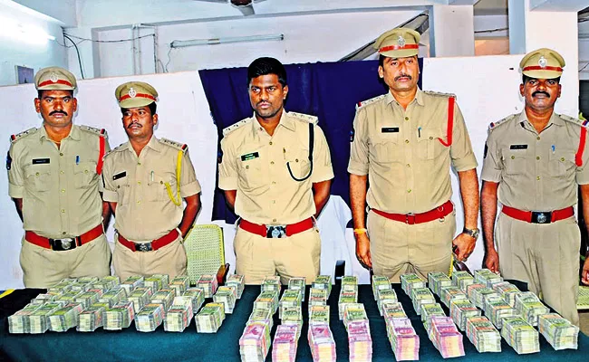  one and off crore money seized  by police at Kurnool RTC bus - Sakshi