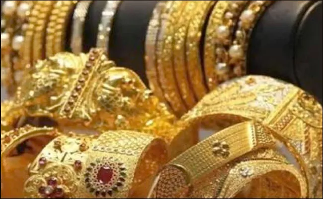 Gold, Silver prices weaken in MCX and Comex - Sakshi