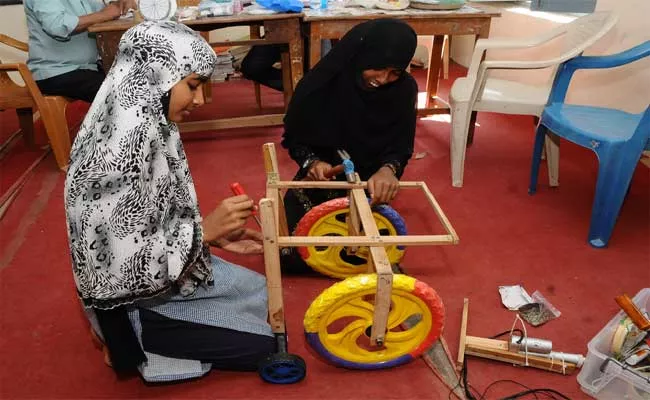 Nalgonda Govt School Students Making Hydraulic Lifting Wheelchair - Sakshi