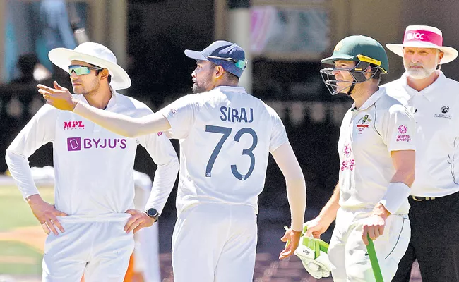 Racist abuse of Indian players mars Sydney Test - Sakshi