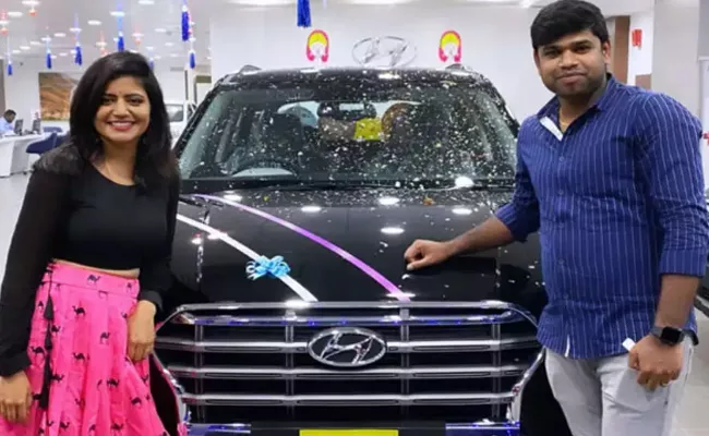 Bigg Boss 3 Telugu Fame Shiva Jyothi Buys New Car - Sakshi