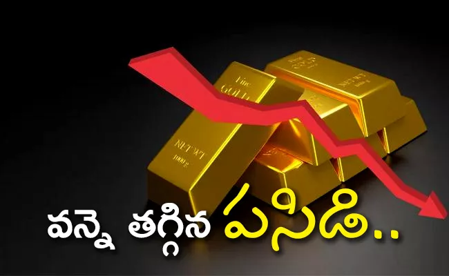 Gold prices down Rs 10,000 from August highs - Sakshi