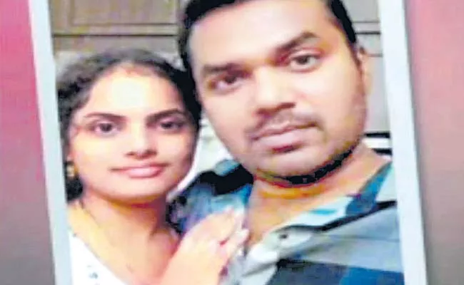 Pregnant Woman died In Himayat Nagar Road Accident - Sakshi