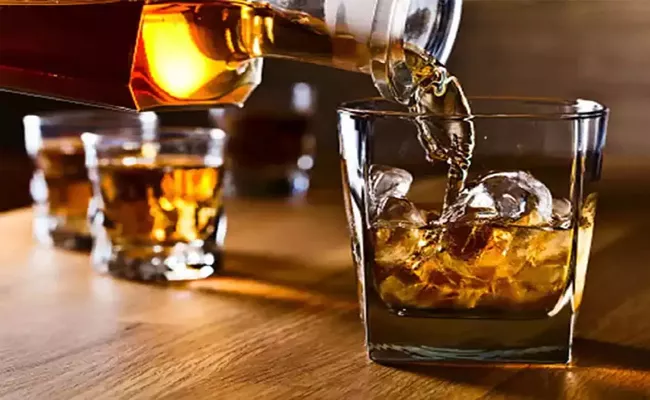 Telangana Excise Department Bumper Offer For Liquor Traders - Sakshi