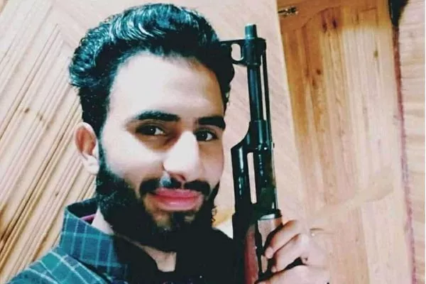 Terror Organisation Chief arrested in Kashmir - Sakshi