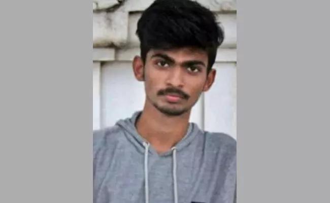 Maidkur Student Ends Life In Bangalore College Hostel - Sakshi