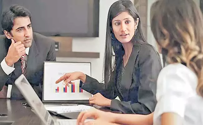 Women fund managers have produced stellar returns - Sakshi