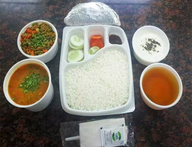 Free Food Package For Covid Patients In Hyderabad - Sakshi