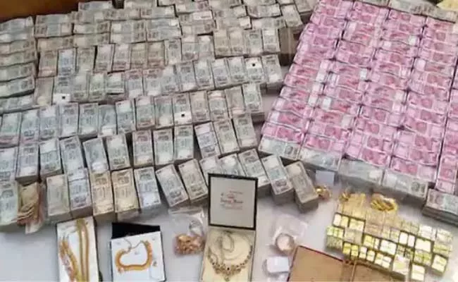 Tamil Nadu Elections: Cash And Gold Worth Rs 428 Crore Seized Day Ahead Of Polling - Sakshi