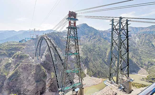 Indian Railways completes arch of world highest rail bridge - Sakshi