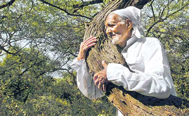 Noted environmentalist Sunderlal Bahuguna dies of Covid-19 - Sakshi