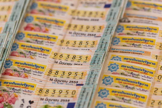 Indian Origin Family Hailed for Returning Lost Lottery Ticket of Over Rs 7 Crore - Sakshi