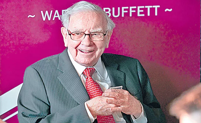Warren Buffett resigns from Gates Foundation - Sakshi