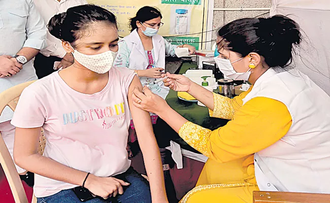 India overtakes US in total number of vaccines - Sakshi