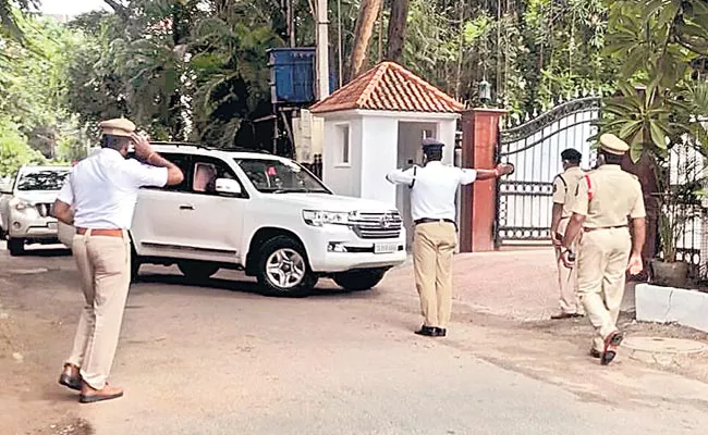 Telangana: CM KCR Went Her Own House In Nandi Hills, Hyderabad - Sakshi