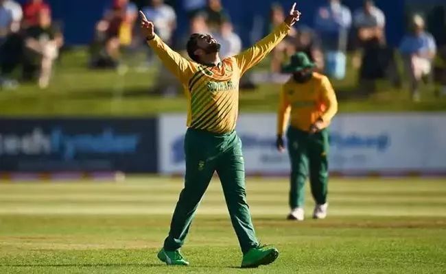 Shamsi Bowling Magic Clinch South Africa Victory Against Ireland - Sakshi
